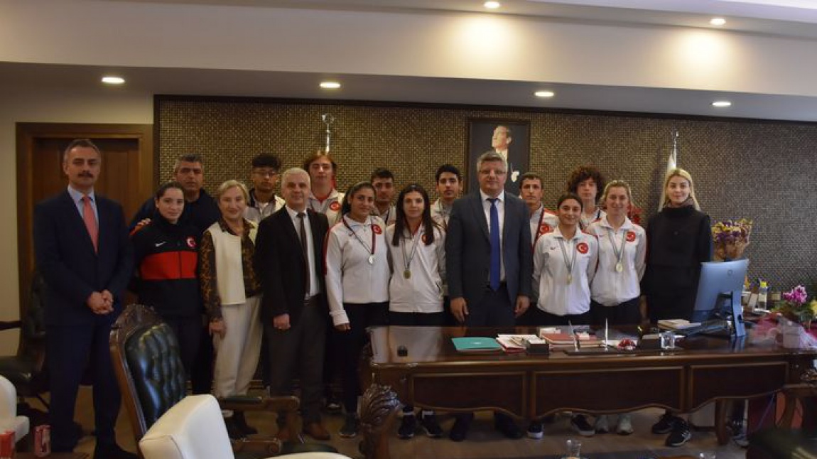 Türkiye Atletizm Şampiyonları ile İl Milli Eğitim Müdürümüzü Ziyaret Ettik