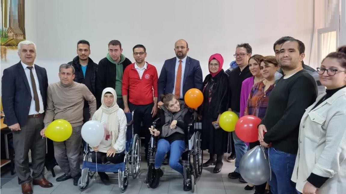 Özel Yürekler Halk Eğitimi Merkezimizde Engelliler Haftasını Kutladık
