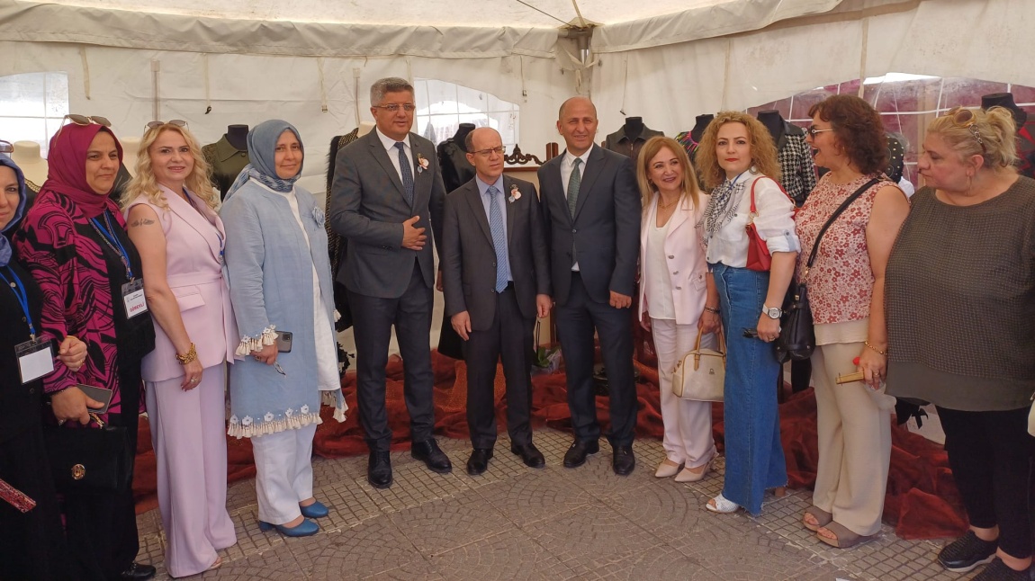 Yıl Sonu Sergimizde Giyim-Moda Tasarım Alanı Ürünlerimiz de Sergilendi